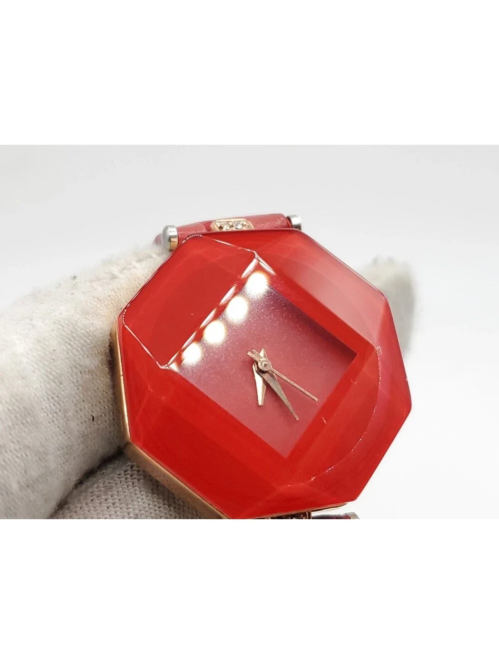 Kezzi Quartz Womens Watch New Battery Red 30mm